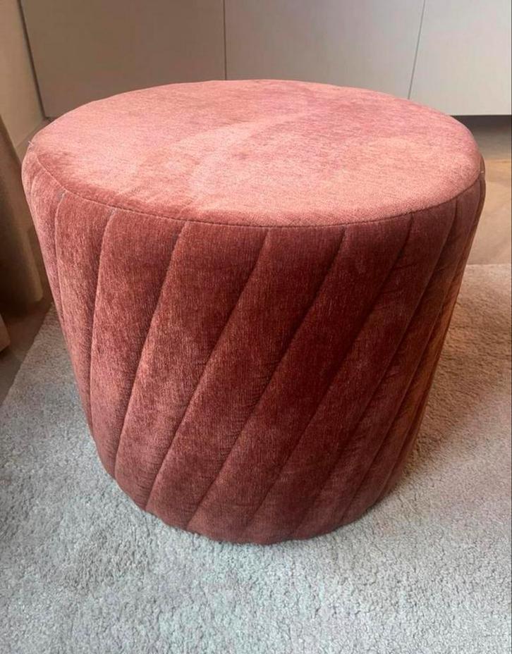 Intratuin poef Swirly D47 cm H43 cm, Huis en Inrichting, Banken | Voetenbanken en Poefen, Zo goed als nieuw, Minder dan 50 cm