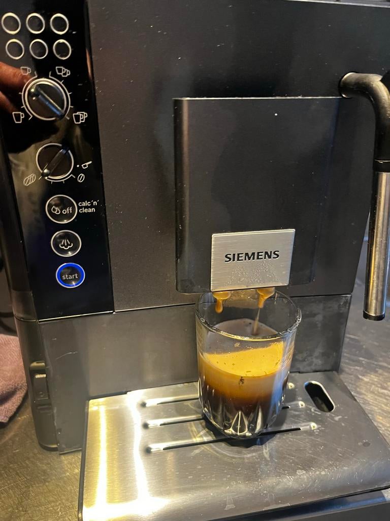 Siemens EQ.5 Koffiemachine - Gebruikt, Witgoed en Apparatuur, Koffiezetapparaten, Gebruikt, Koffiebonen, Koffiemachine, 10 kopjes of meer