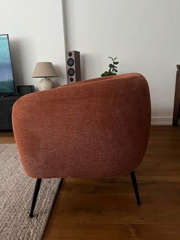 Oranje-bruine fauteuil in goede staat