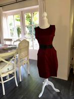 Cora Kemperman Jurk Bordeaux Rood / L, Kleding | Dames, Maat 42/44 (L), Ophalen of Verzenden, Knielengte, Rood