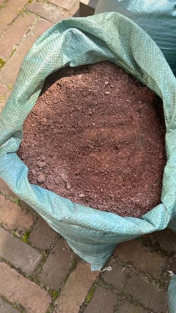 Nobre Cal (padvast), rood, +/- 0,5 m3 beschikbaar voor biedingen