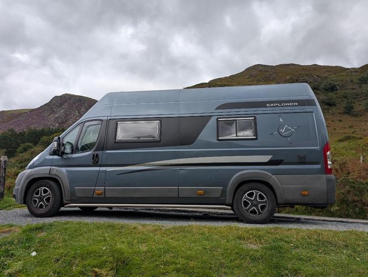 Buscamper extra hoog en extra lang incl. inventaris, Caravans en Kamperen, Campers, Particulier, tot en met 3, Buscamper of Camperbus