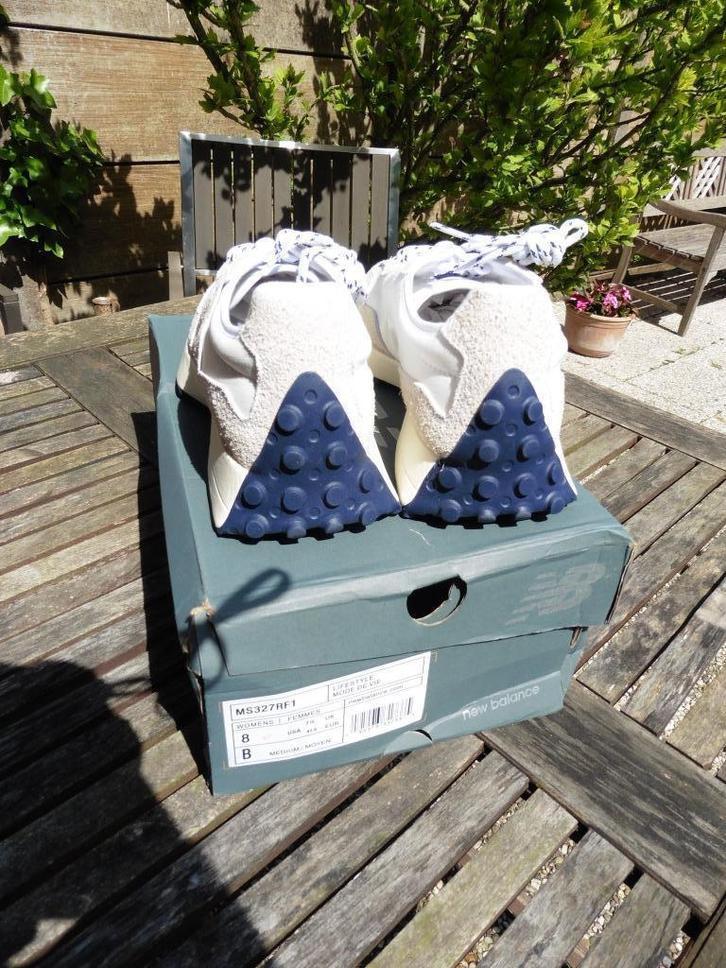 New Balance 327 wit beige sneakers NIEUW maat 40 - 40,5, Kleding | Dames, Schoenen, Nieuw, Sneakers of Gympen, Wit, Ophalen of Verzenden