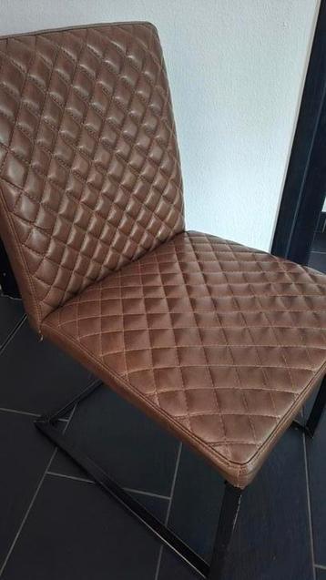 4 eetkamerstoelen  beschikbaar voor biedingen