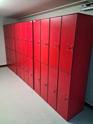 3x Lockerkast / kluisjes met nieuwe sloten beschikbaar voor biedingen