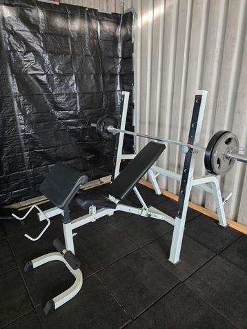 Gorilla sports Squat rack + halterbank beschikbaar voor biedingen