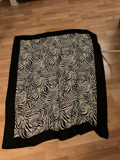 Merk Pareo omslagdoek kleur zwart/wit 1.20 x1.40 mt, Kleding | Dames, Badmode en Zwemkleding, Zo goed als nieuw, Overige typen