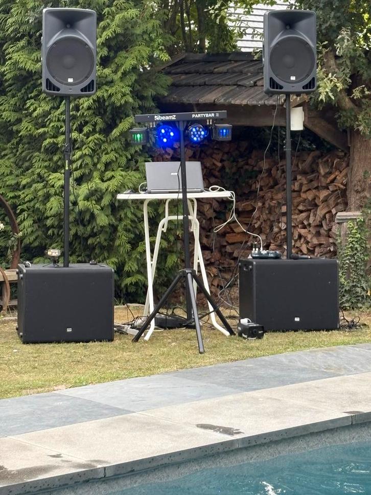 TE HUUR Complete DJ Set met Speakers, Licht en Controller, Audio, Tv en Foto, Professionele Audio-, Tv- en Video-apparatuur, Zo goed als nieuw