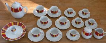 Koffie-theeservies, met kan en roomstel. beschikbaar voor biedingen