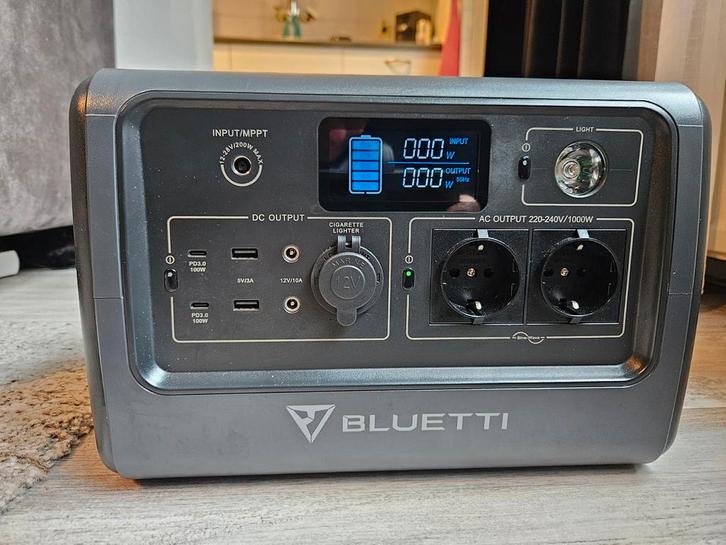 Bluetti EB70 220V  stroom Powerstation, Doe-het-zelf en Verbouw, Elektra en Kabels, Zo goed als nieuw, Ophalen of Verzenden