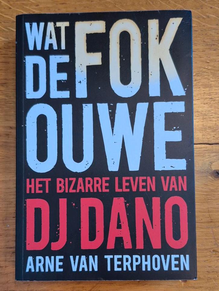Wat de fok, ouwe - Het bizarre leven van dj Dano, Boeken, Biografieën, Zo goed als nieuw, Sport, Ophalen of Verzenden