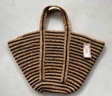 Leuke jute schoudertas beschikbaar voor biedingen