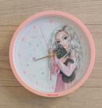 TopModel Wandklok - Meisje met Kat, Ophalen of Verzenden, Nieuw, Analoog, Wandklok