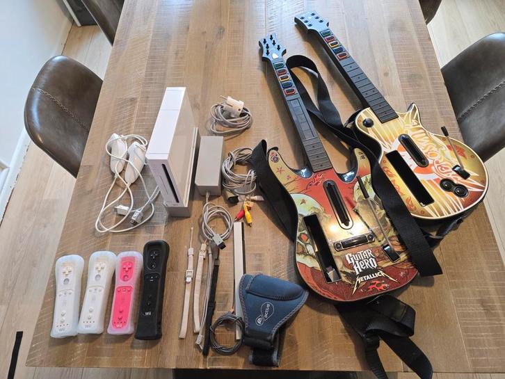 Nintendo Wii Gaming Set with Console and many accessories, Spelcomputers en Games, Games | Nintendo Wii, Zo goed als nieuw, Vanaf 3 jaar