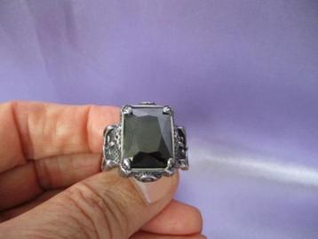 Vintage Black cubic zirconia Crown ring beschikbaar voor biedingen