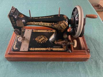 Antieke naaimachine Singer 27 uit 1900 beschikbaar voor biedingen