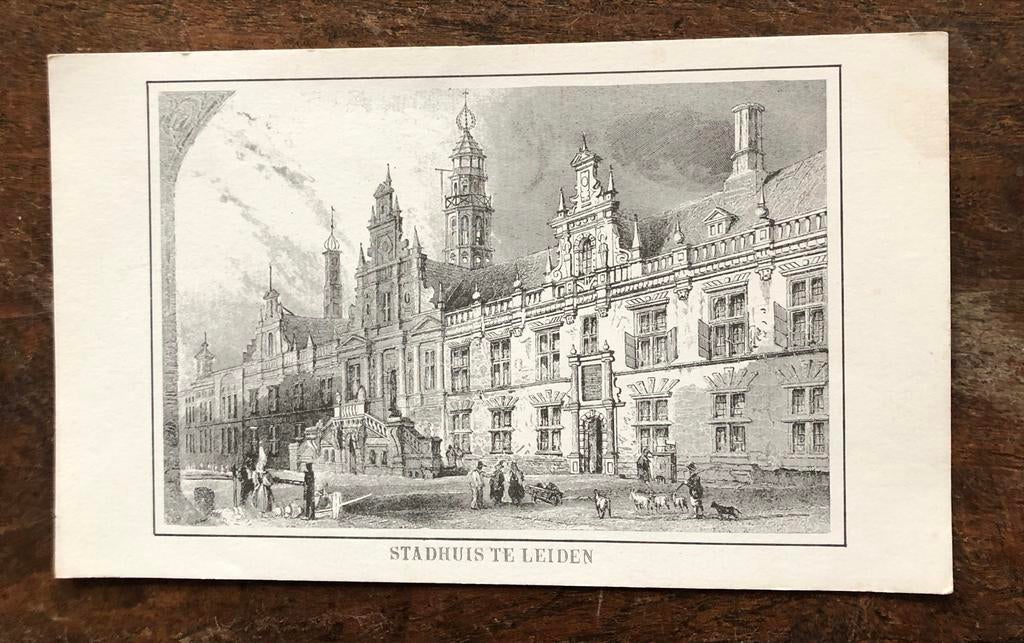 Oude prent Stadhuis Leiden, Verzamelen, Foto's en Prenten, Ophalen of Verzenden, Zo goed als nieuw, Gebouw, Voor 1940
