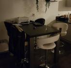 Eettafel met barkrukken, Ophalen