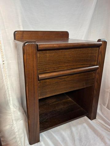Set Midcentury modern nachtkastjes beschikbaar voor biedingen