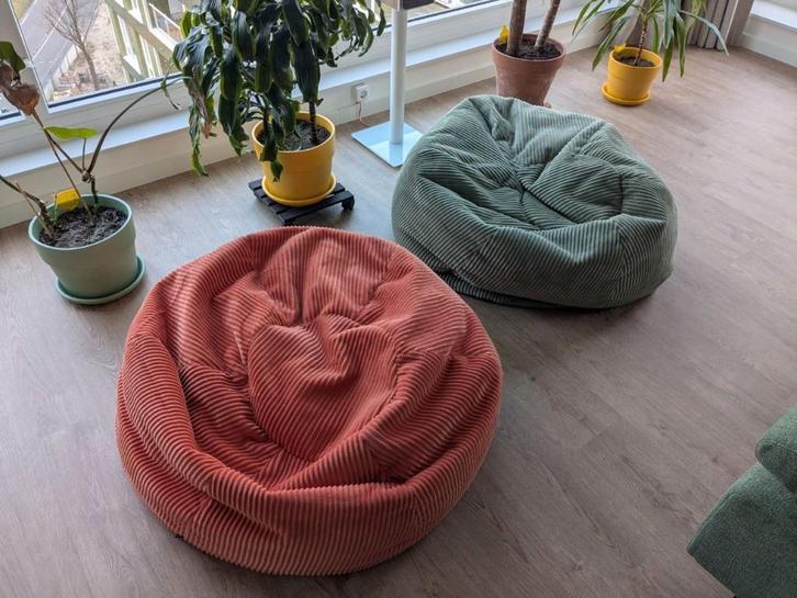 Two bean bags plus refill - Zitzak, Huis en Inrichting, Zitzakken, Zo goed als nieuw, Zitzak, Rood, Ophalen