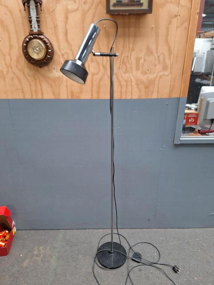 Vintage Staande Lamp Chroom met Zwarte Accenten, Huis en Inrichting, Lampen | Vloerlampen, Gebruikt, 150 tot 200 cm, Metaal, Ophalen