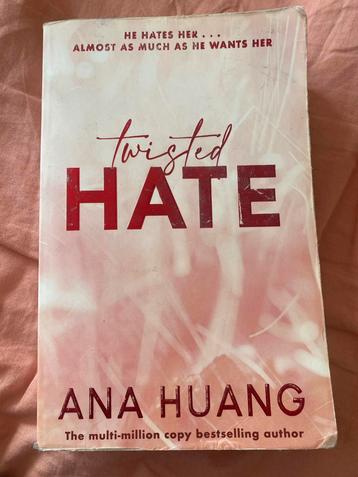 Twisted Hate - Ana Huang Roman Boek beschikbaar voor biedingen