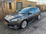 Ford Focus 1.5 Ecoboost 110KW 5-D 2015 Grijs, Auto's, Stof, 4 cilinders, Handgeschakeld, Particulier