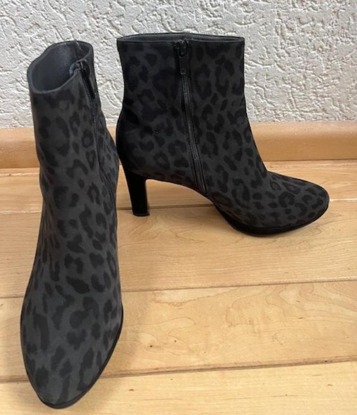 Peter Kaiser enkellaarzen maat 37,5 panterprint grijs zwart, Kleding | Dames, Schoenen, Zo goed als nieuw, Lage of Enkellaarzen