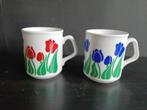 Retro mokken met rode,en blauwe tulpen John Tams, Ophalen of Verzenden, Zo goed als nieuw, Overige stijlen, Kop(pen) en/of Schotel(s)
