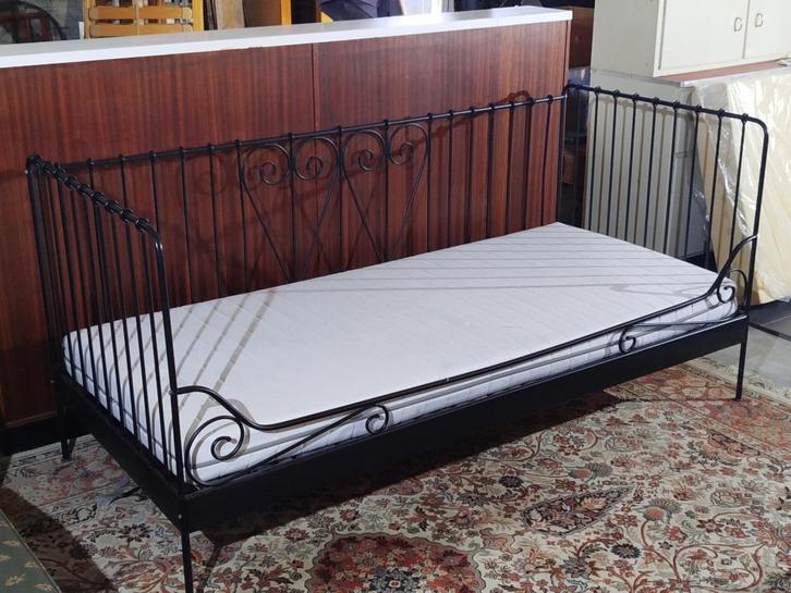 Romantisch zwart metalen éénpersoonsbed–ikea Meldal + matras, Kinderen en Baby's, Kinderkamer | Bedden, Gebruikt, 180 cm of meer