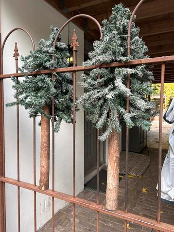 2 Kleine Kunst Kerstboompjes - Decoratief beschikbaar voor biedingen