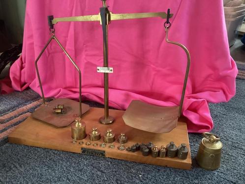 Apothekersweegschaal met sluit gewichten antiek verzameling, Antiek en Kunst, Antiek | Gereedschap en Instrumenten, Ophalen of Verzenden