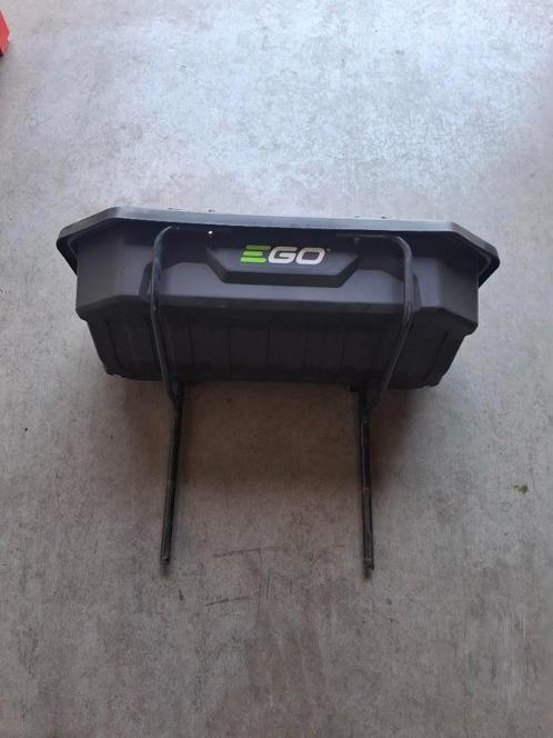 Gebruikte EGO opbergbak zitmaaier T6, Tuin en Terras, Grasmaaiers, Gebruikt, Cirkelmaaier, Ophalen