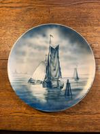 Oud bord met schip botter blindstempel, Ophalen