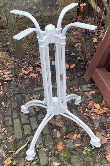 Tuintafel gietijzer onderstel aluminium bistro horeca koopje beschikbaar voor biedingen