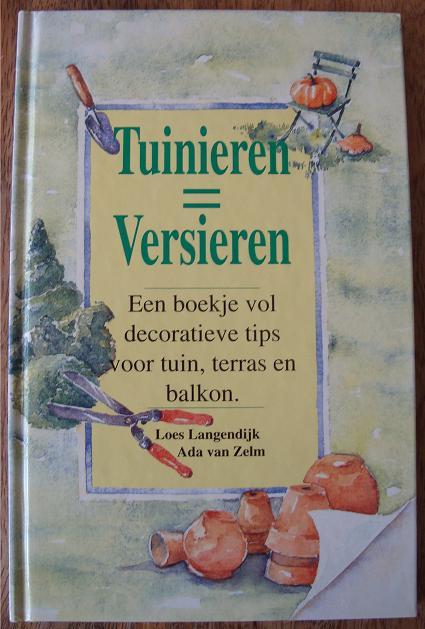 Tuinieren = Versieren - Ada van Zelm & Loes Langendijk - hc, Boeken, Wonen en Tuinieren, Zo goed als nieuw, Tuinieren en Tuinplanten