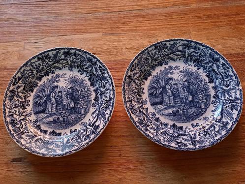 2 antieke borden van Society Ceramique Maestricht, Antiek en Kunst, Antiek | Keramiek en Aardewerk, Ophalen of Verzenden