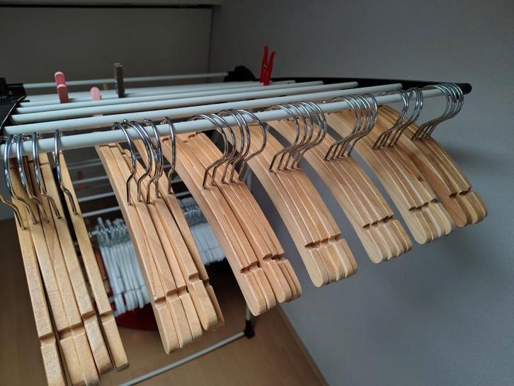 Houten Kinderkleding Hangers - Set van 35 stuks, Kleding | Dames, Kledinghangers, Gebruikt, Hout, Kinderen, Ophalen of Verzenden