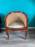 Klassieke stoel van hout en riet, ronde zitting, Ophalen