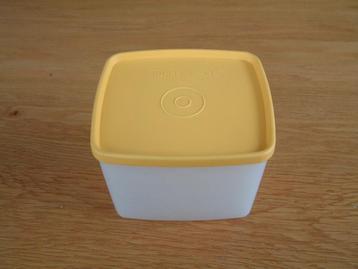 tupperware bakje met geel deksel nr. 15 beschikbaar voor biedingen