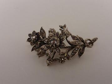Gouden broche met in zilver gezette roosdiamanten        G80 beschikbaar voor biedingen