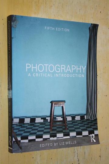 Photography A Critical Introduction Liz Wells beschikbaar voor biedingen