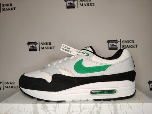 Air Max 1 Green Chili maat 38,5 / 39, Kleding | Heren, Schoenen, Nieuw, Sneakers of Gympen, Overige kleuren, Verzenden