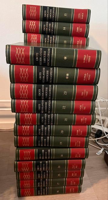 Larousse Encyclopedie - 27 delen ophalen voor €25 beschikbaar voor biedingen