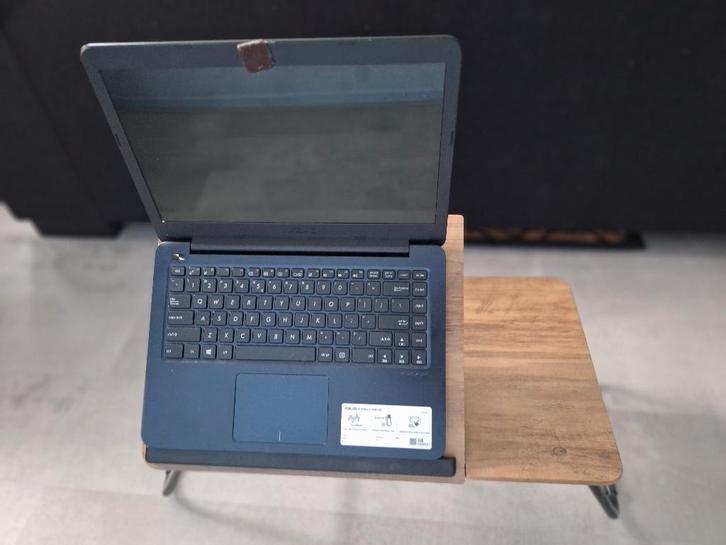 Labtop tafeltje, Computers en Software, Laptoptafels, Zo goed als nieuw, Ophalen