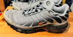 Nike Air Max TN Grijs/Zwart/Rood Maat 41, Kleding | Heren, Schoenen, Overige kleuren, Nike, Ophalen of Verzenden, Sneakers of Gympen