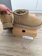 Uggs - Maat 39 (nep), Ophalen of Verzenden, Nieuw, Beige, Lage of Enkellaarzen