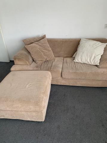 2 zitsbank met poef en kussens