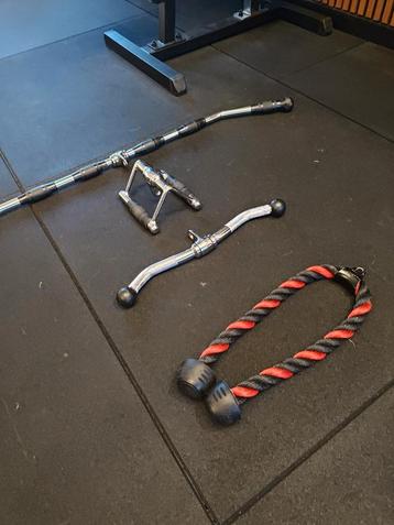 Lat machine/ lat pulldown handgrepen set/attachments  beschikbaar voor biedingen