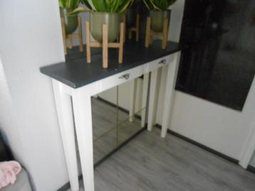 te koop mooie side table + 2 lades beschikbaar voor biedingen